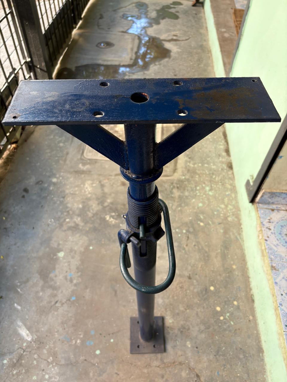 Floor Form Adjuster 1